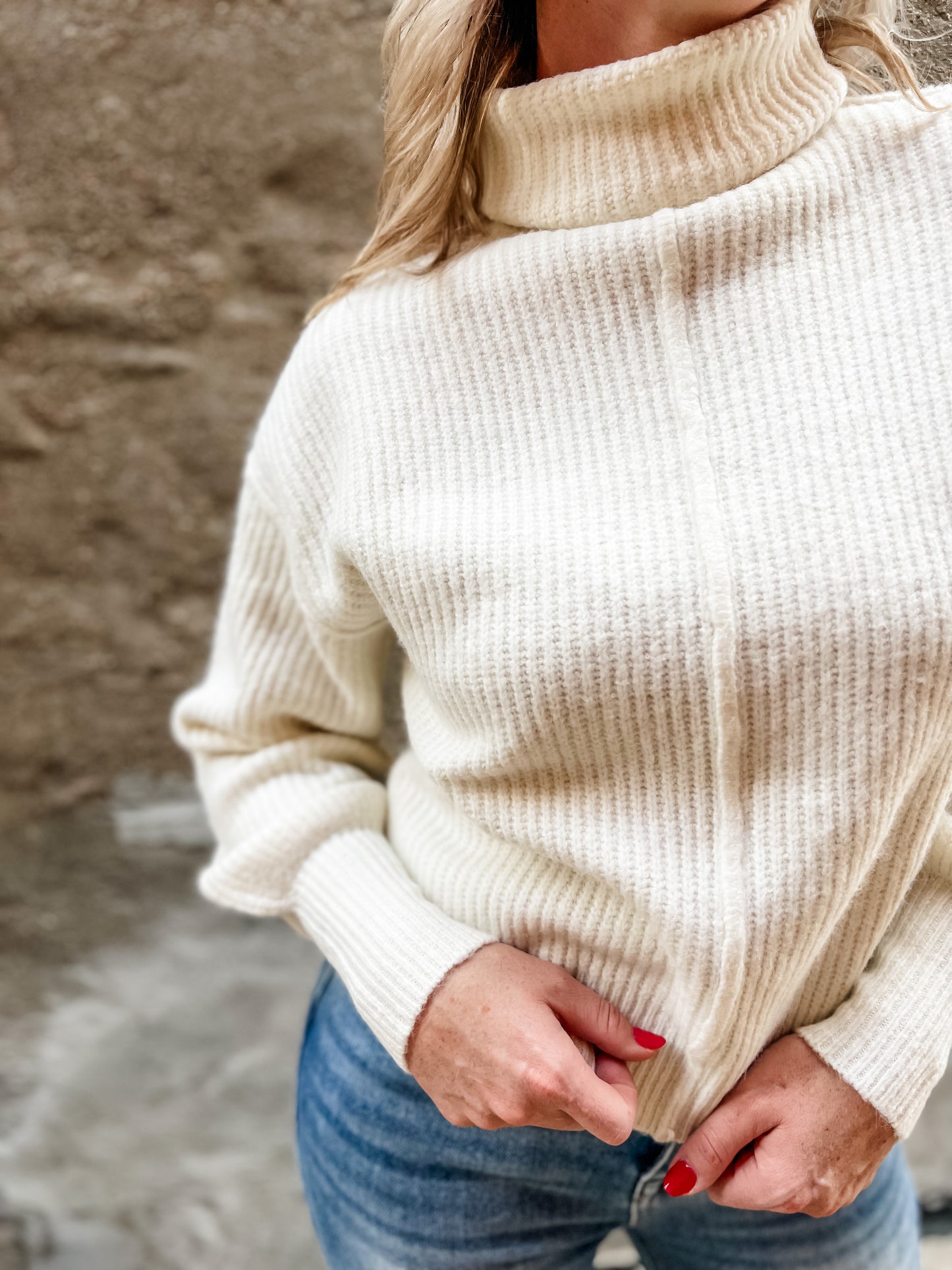 Val Turtle Neck Pullover - Ivory