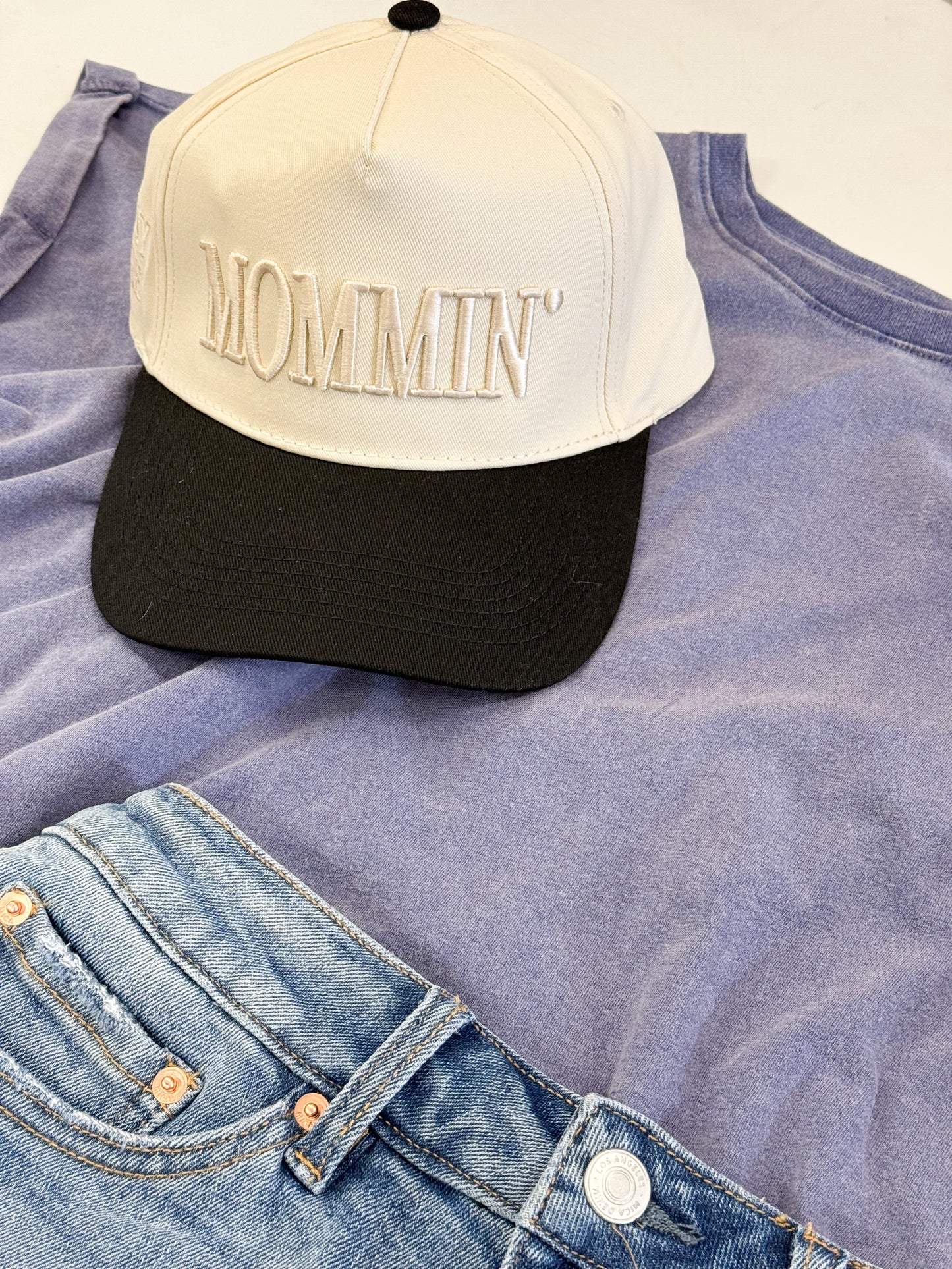 Mommin Embroidered Trucker Hat - Black/Tan
