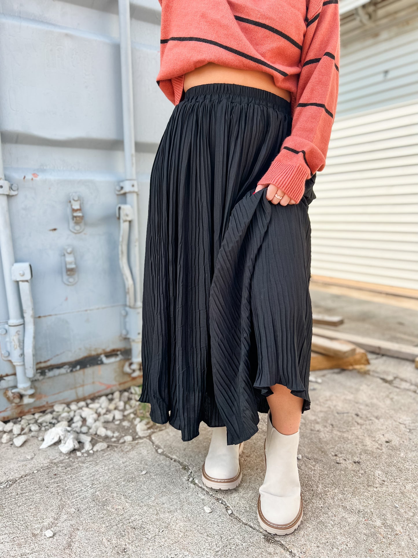 Camille Pleated Midi Skirt - Black
