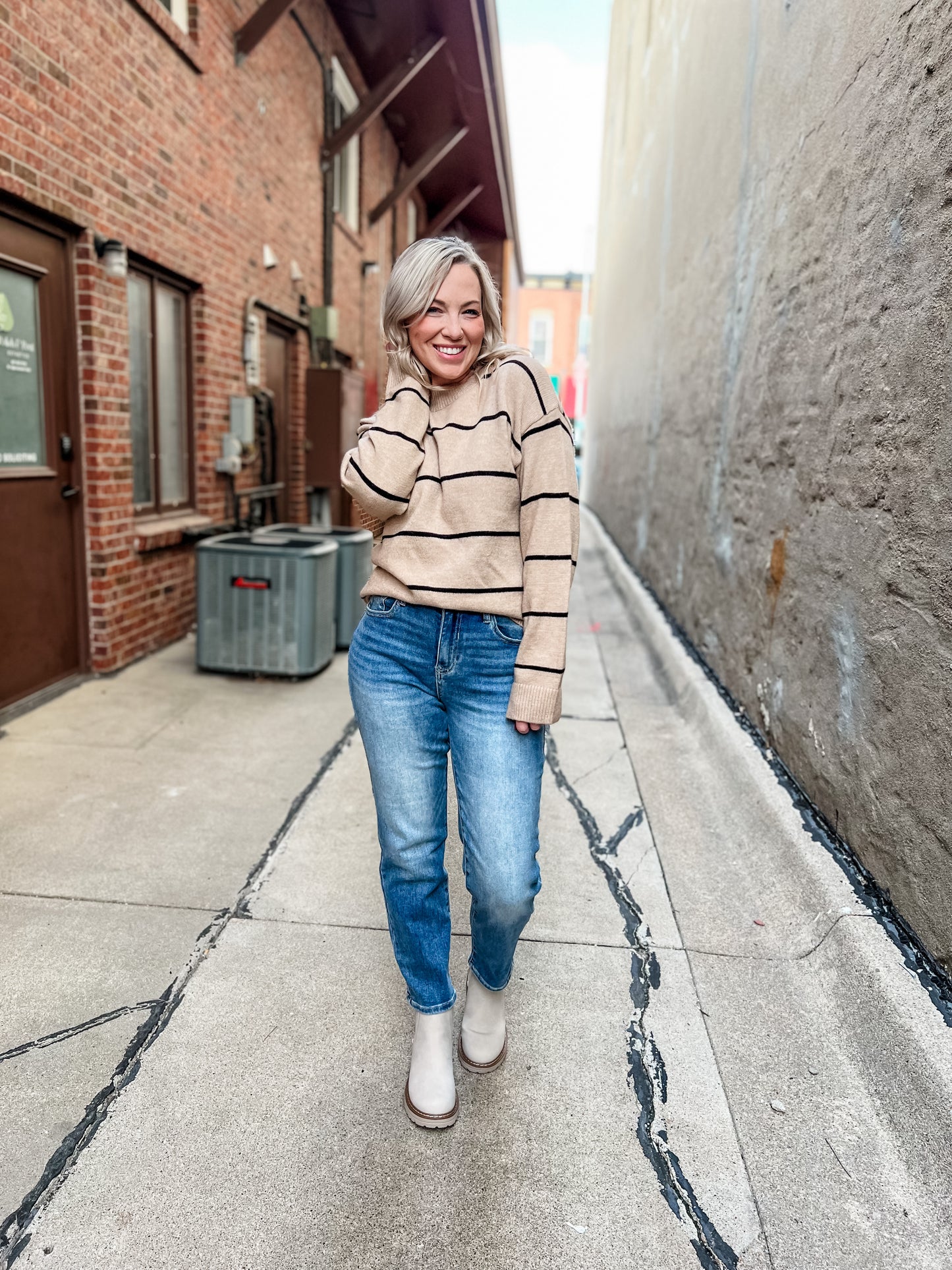In Line Sweater - Beige