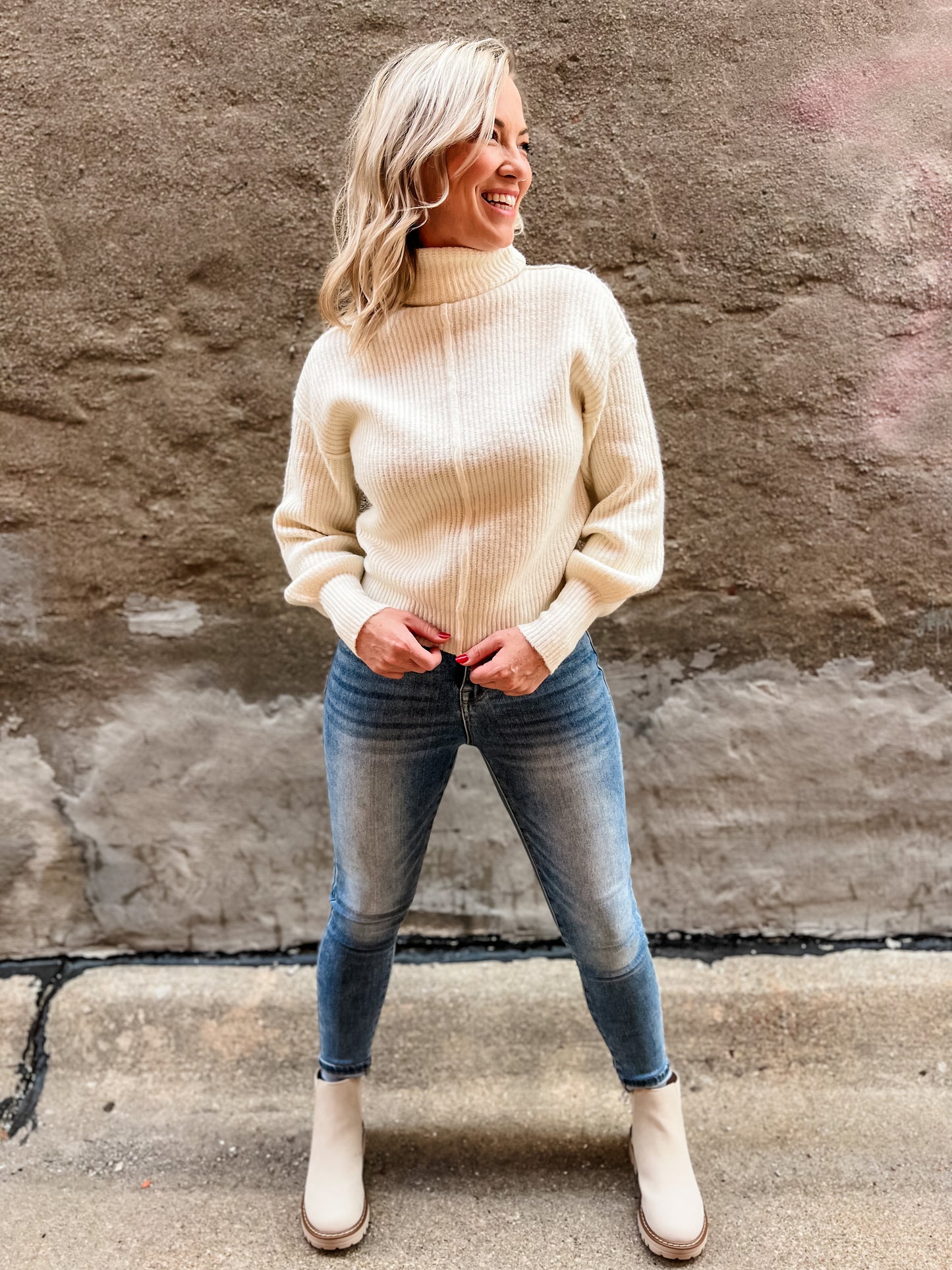 Val Turtle Neck Pullover - Ivory