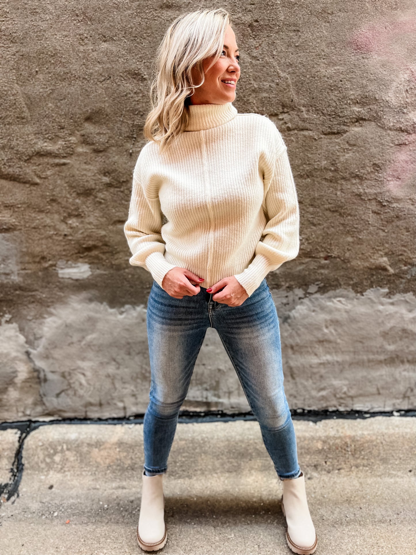 Val Turtle Neck Pullover - Ivory