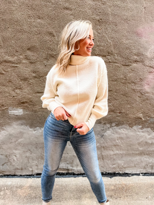 Val Turtle Neck Pullover - Ivory