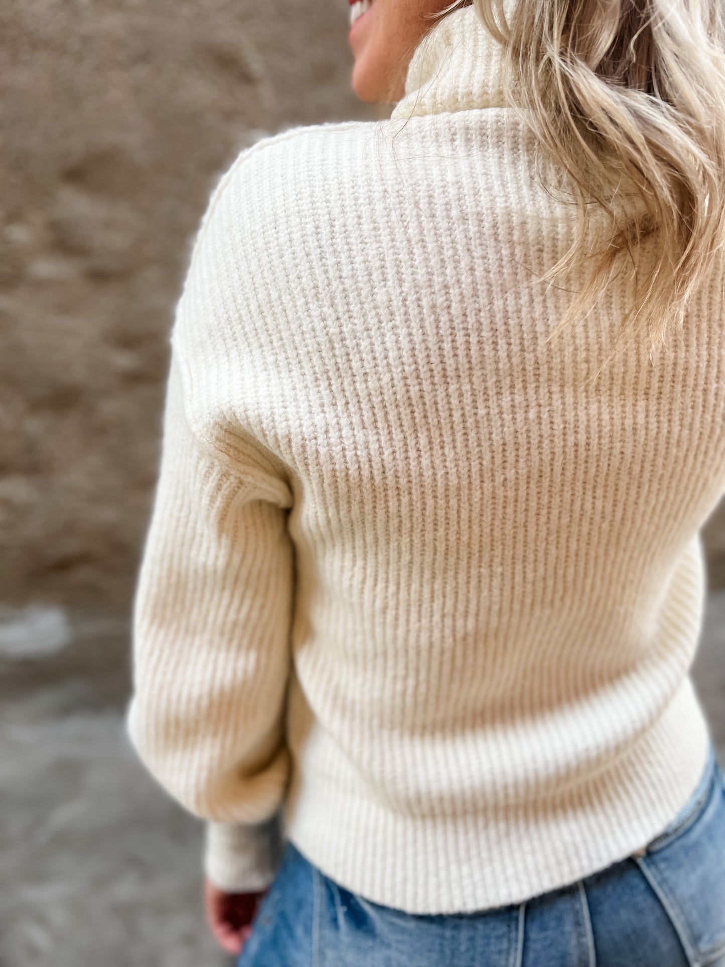 Val Turtle Neck Pullover - Ivory