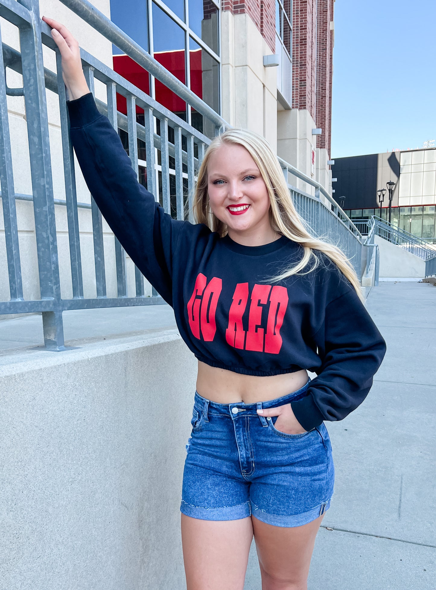 GO RED Cropped Crew - Black